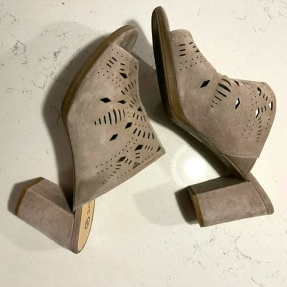 j renee Shoes - Bella Vita Lark Block Heel Sandal Taupe 12W